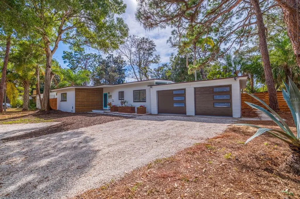 4925 Camellia Way S St Petersburg FL 33705