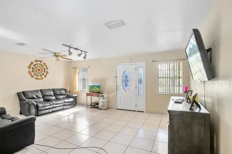 2402 E Annie Street Tampa FL 33612