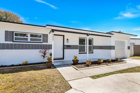 7453 Bay Street NE St Petersburg FL 33702
