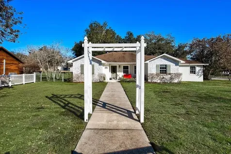 13304 10th Street Dade City FL 33525