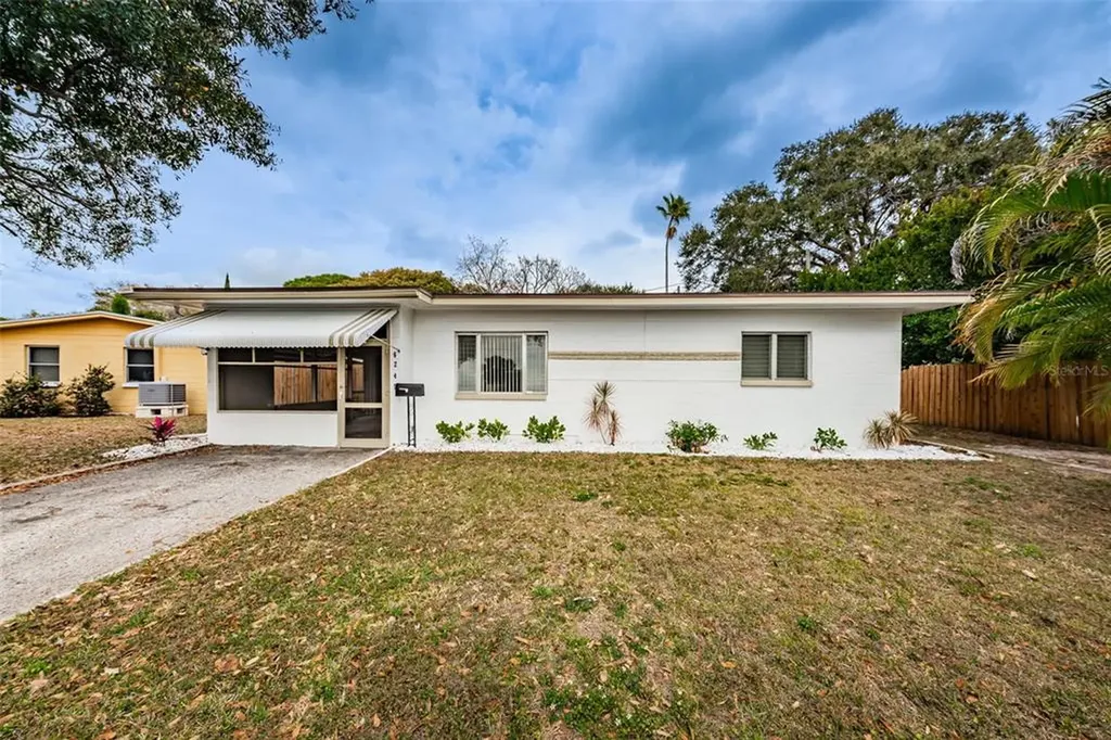 6245 35th Avenue N St Petersburg FL 33710