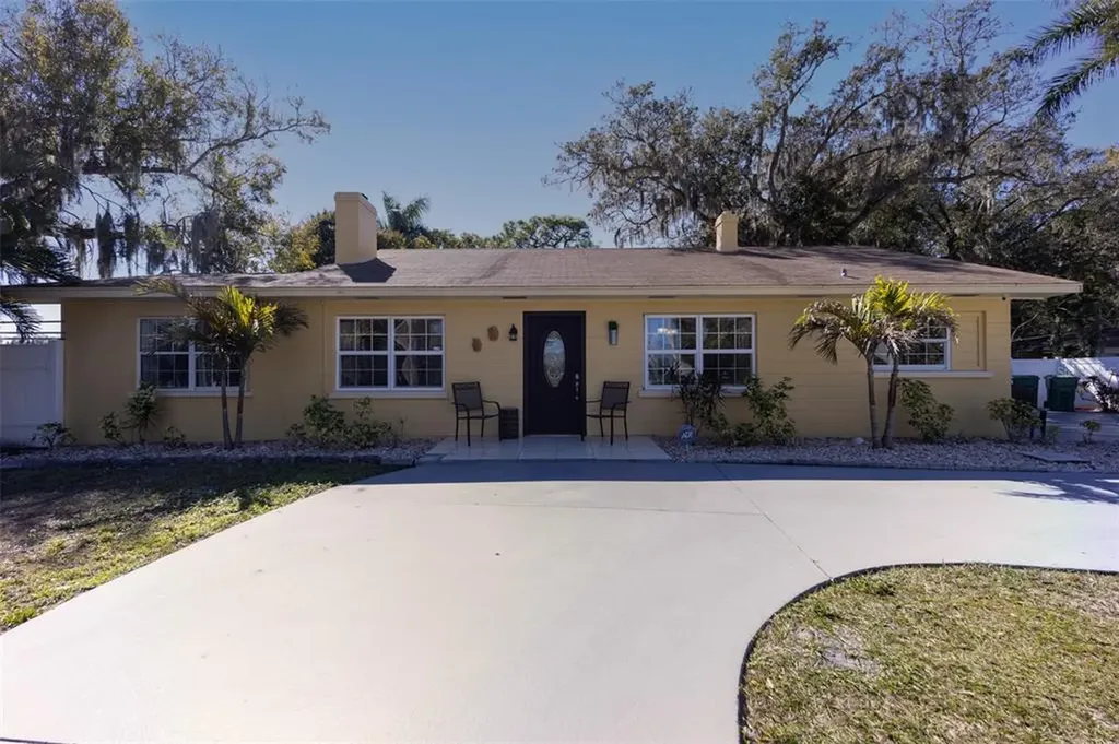 2406 2nd Avenue E Bradenton FL 34208