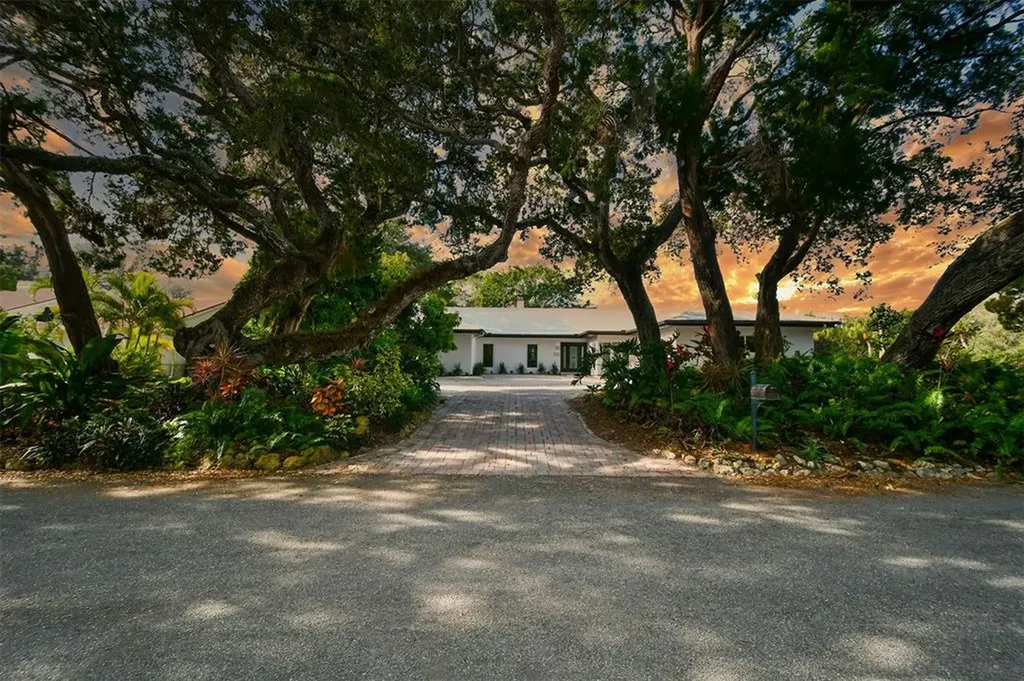 703 Tropical Circle Sarasota FL 34242