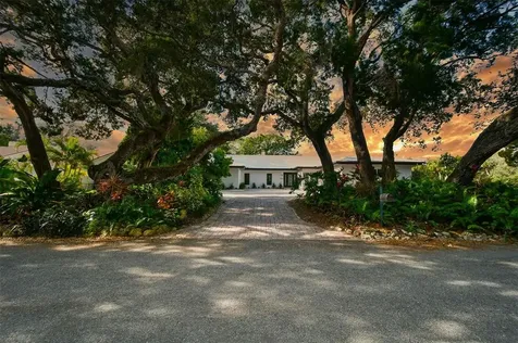 703 Tropical Circle Sarasota FL 34242