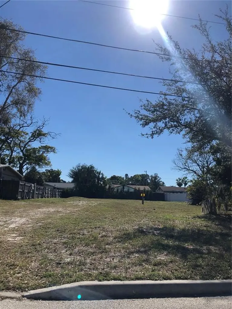 1110 Alcazar Way S St Petersburg FL 33705