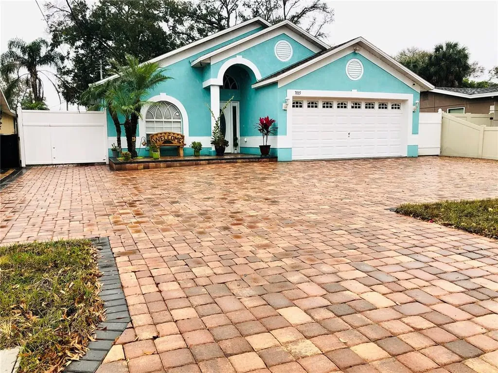 7015 N Lois Avenue Tampa FL 33614