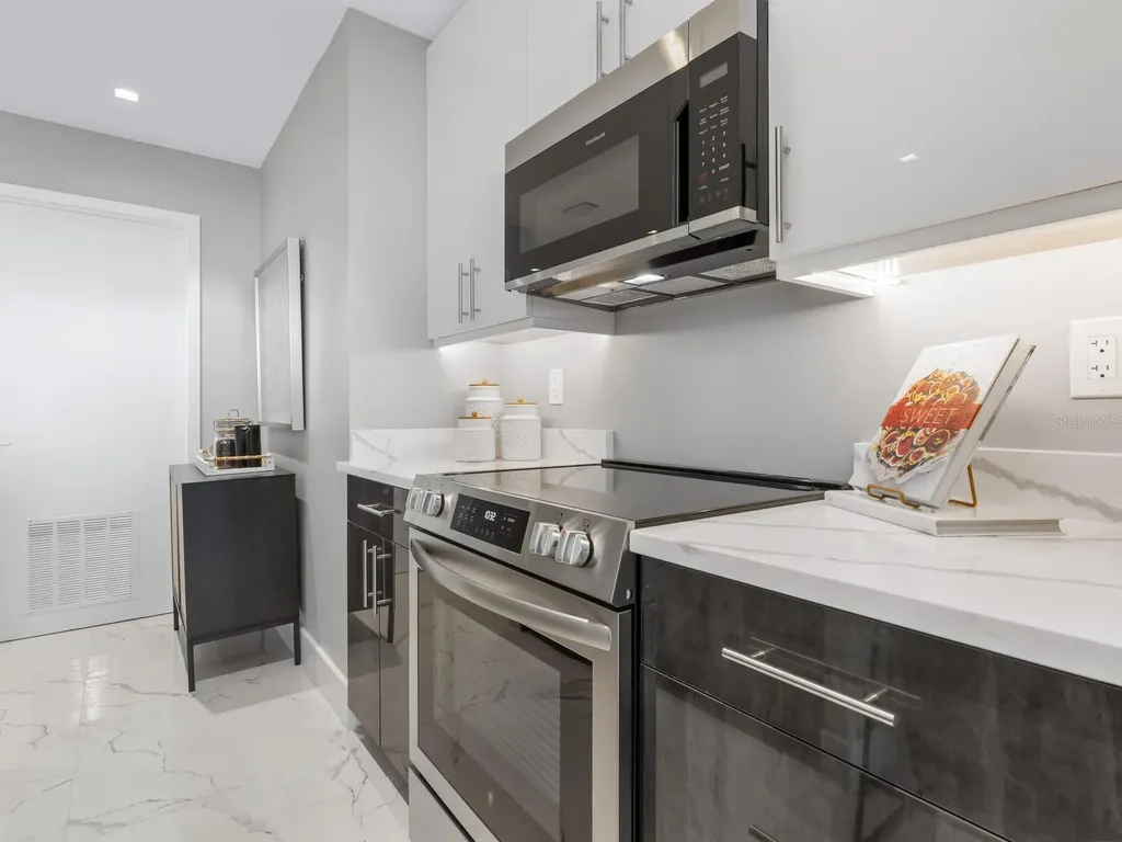 1558 4th Street Sarasota FL 34236