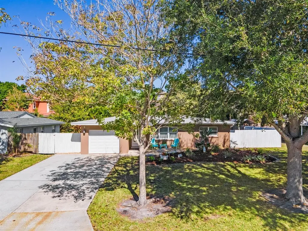 1637 Livingstone Street Sarasota FL 34231