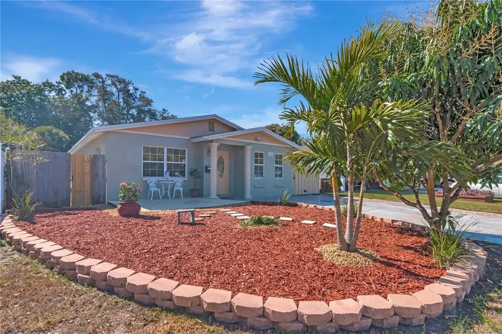 2936 25th Avenue N St Petersburg FL 33713