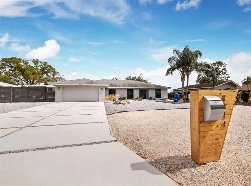 4814 W Country Club Drive Sarasota FL 34243