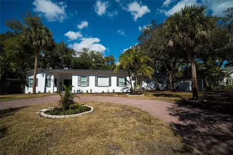 8239 26th Avenue N St Petersburg FL 33710