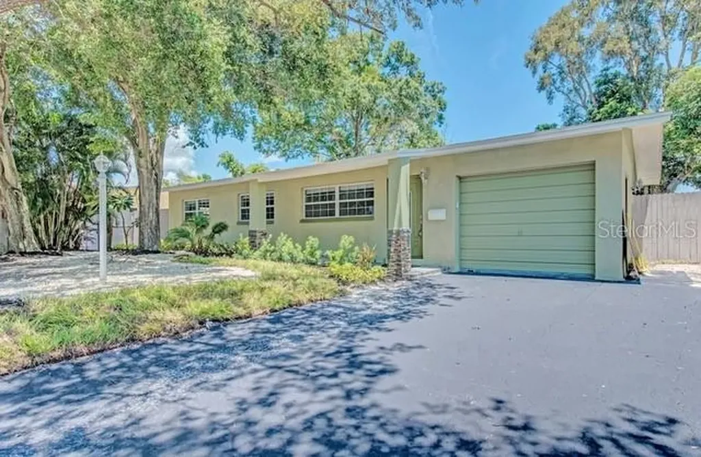 3837 Neptune Drive SE St Petersburg FL 33705