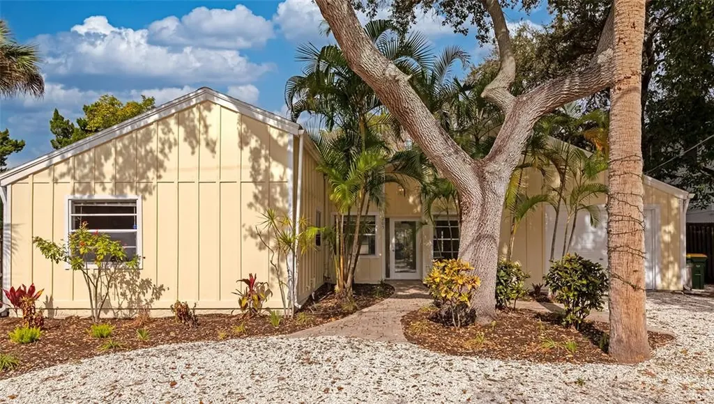 205 Garden Lane Sarasota FL 34242