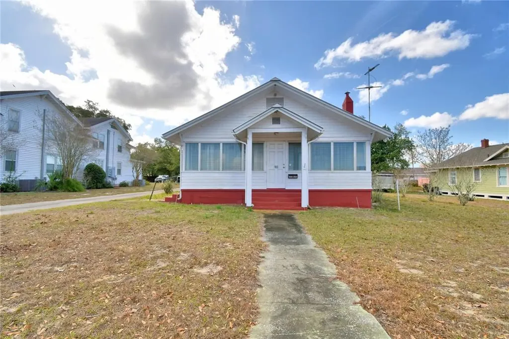 224 E Seminole Avenue Lake Wales FL 33853