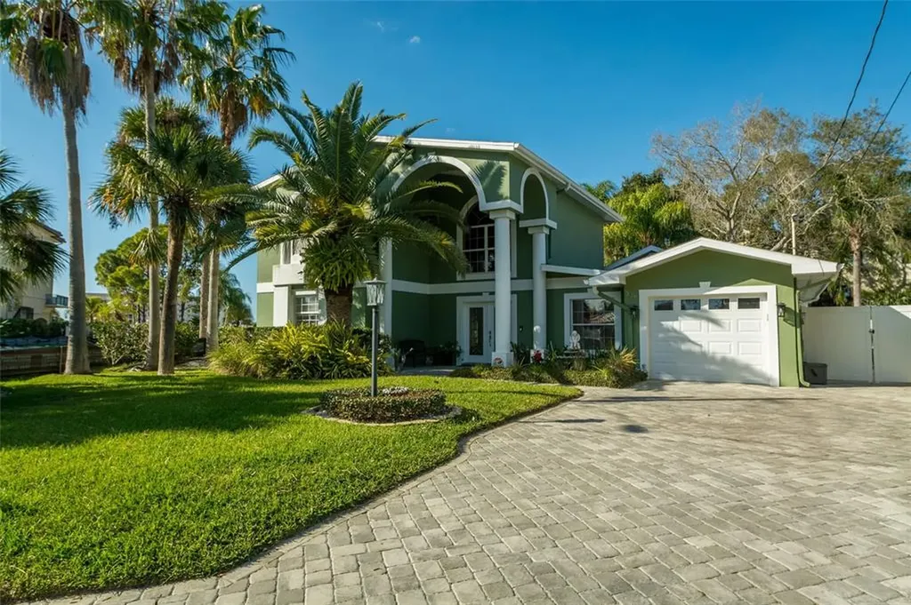 536 Baywood Drive N Dunedin FL 34698