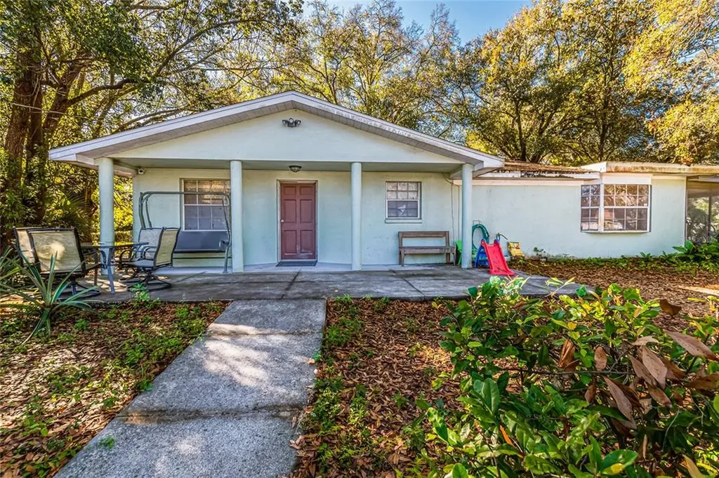 1813 E Navajo Avenue Tampa FL 33612