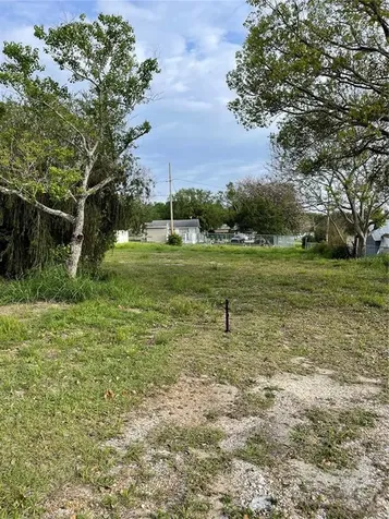 705 N Adams Avenue Dundee FL 33838
