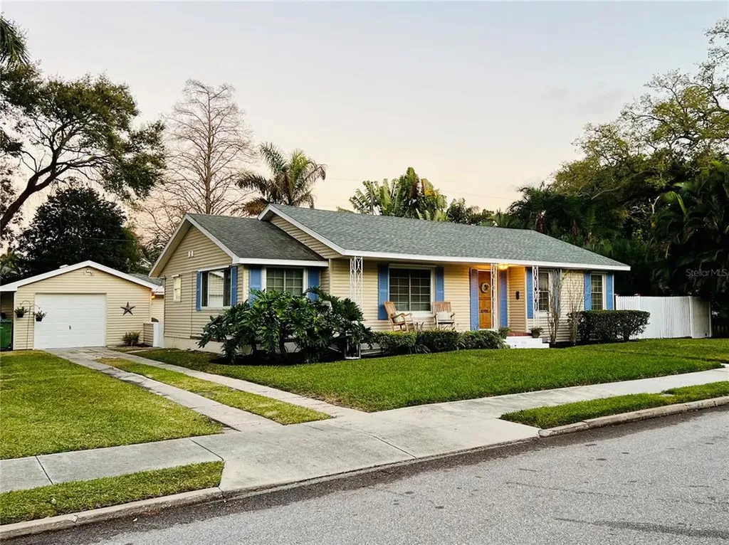 121 24th Street W Bradenton FL 34205
