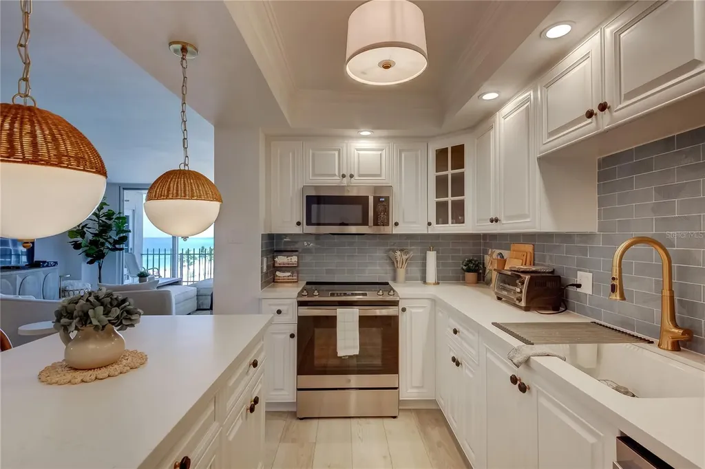 1212 Benjamin Franklin Drive Sarasota FL 34236