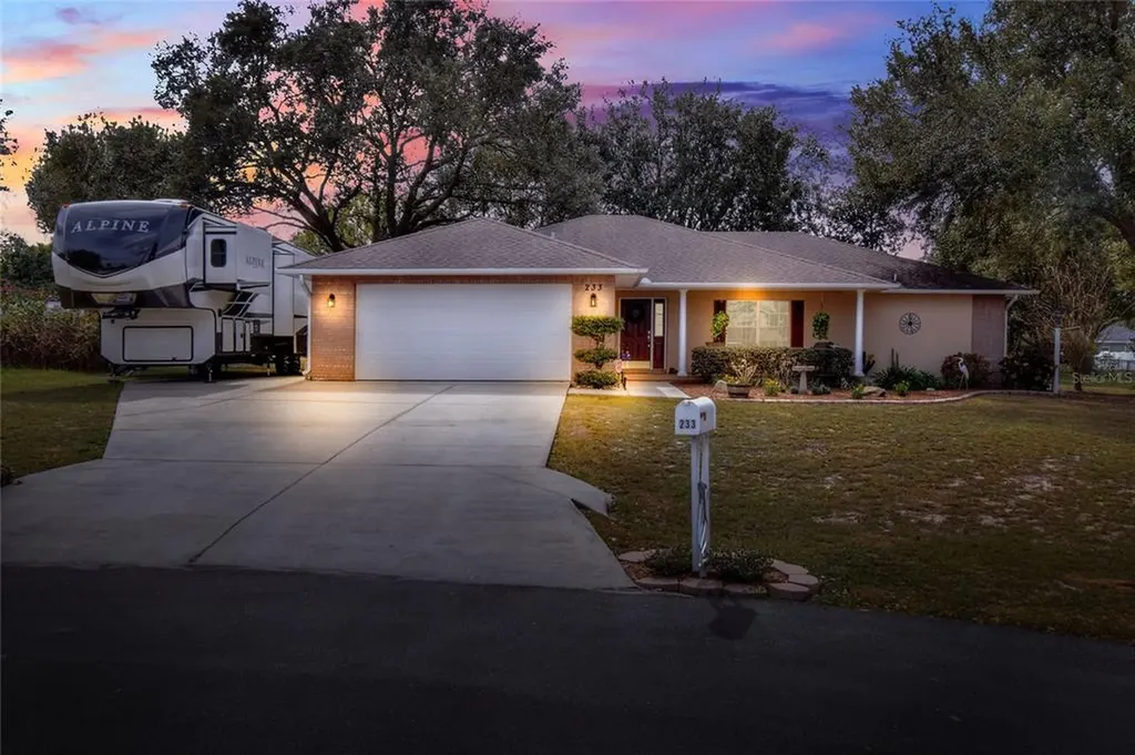 233 Avery Drive W Auburndale FL 33823