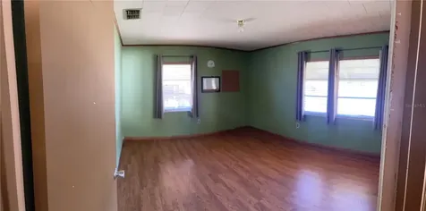 5028 19th Street Zephyrhills FL 33542