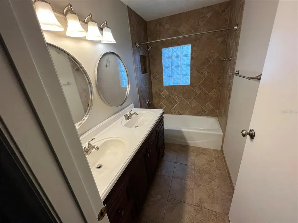 8220 Wellsmere Circle Orlando FL 32835