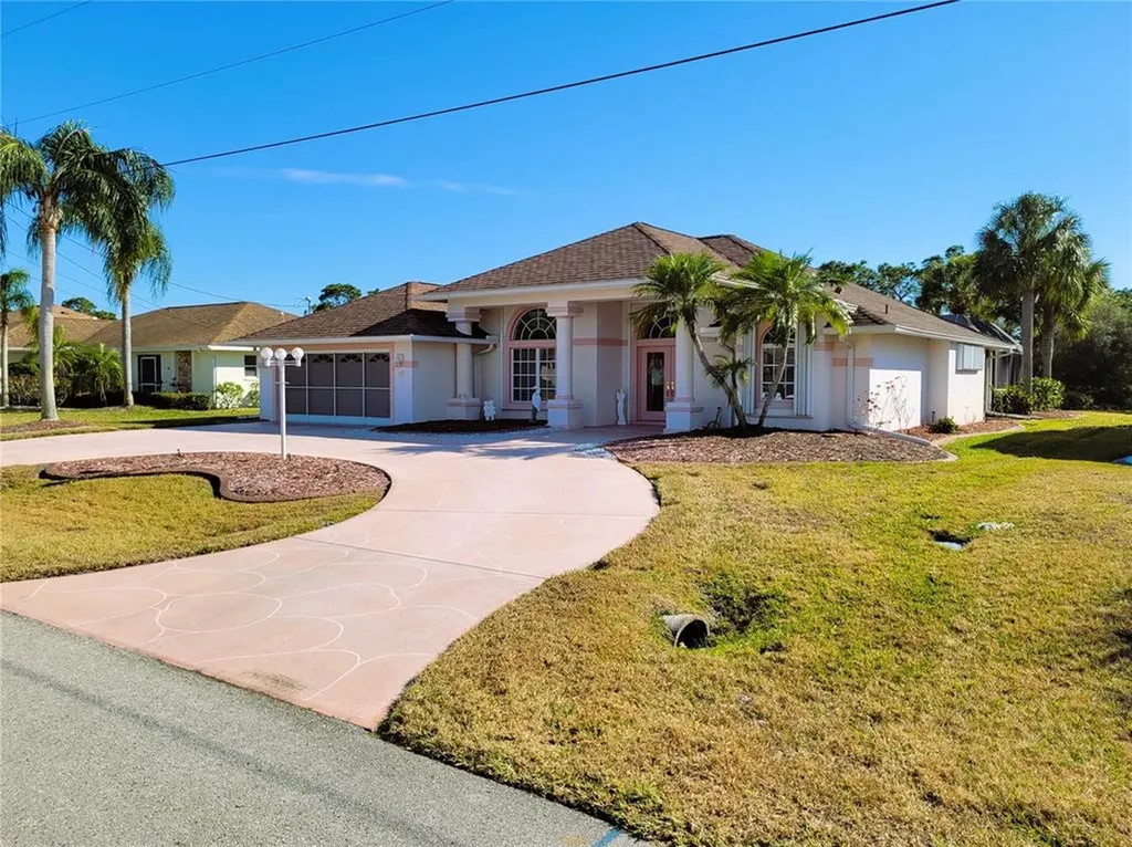 60 Sportsman Court Rotonda West FL 33947