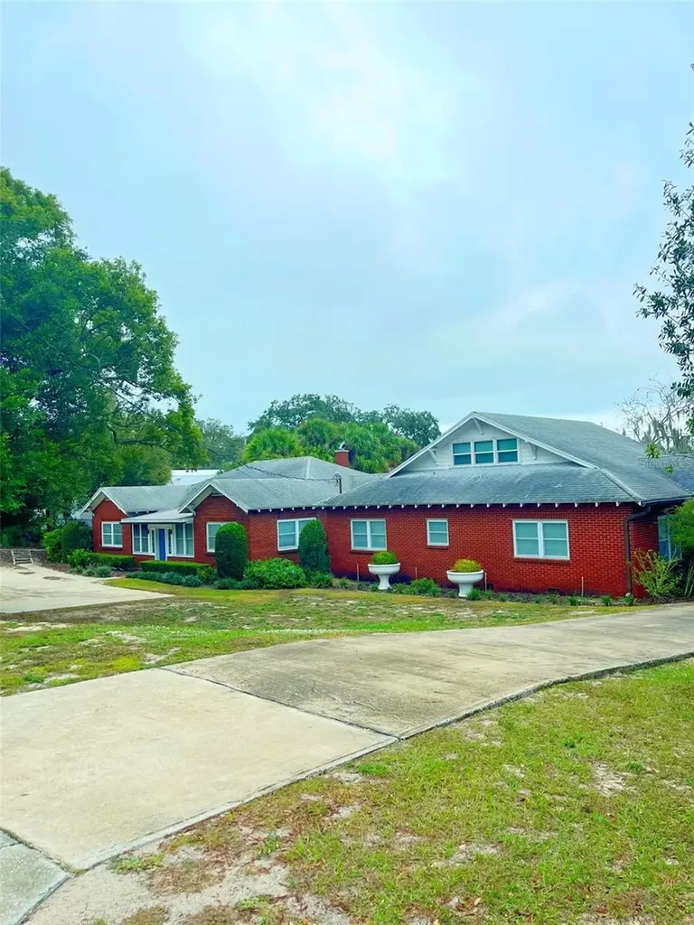 1200 W Lake Otis Drive SE Winter Haven FL 33880