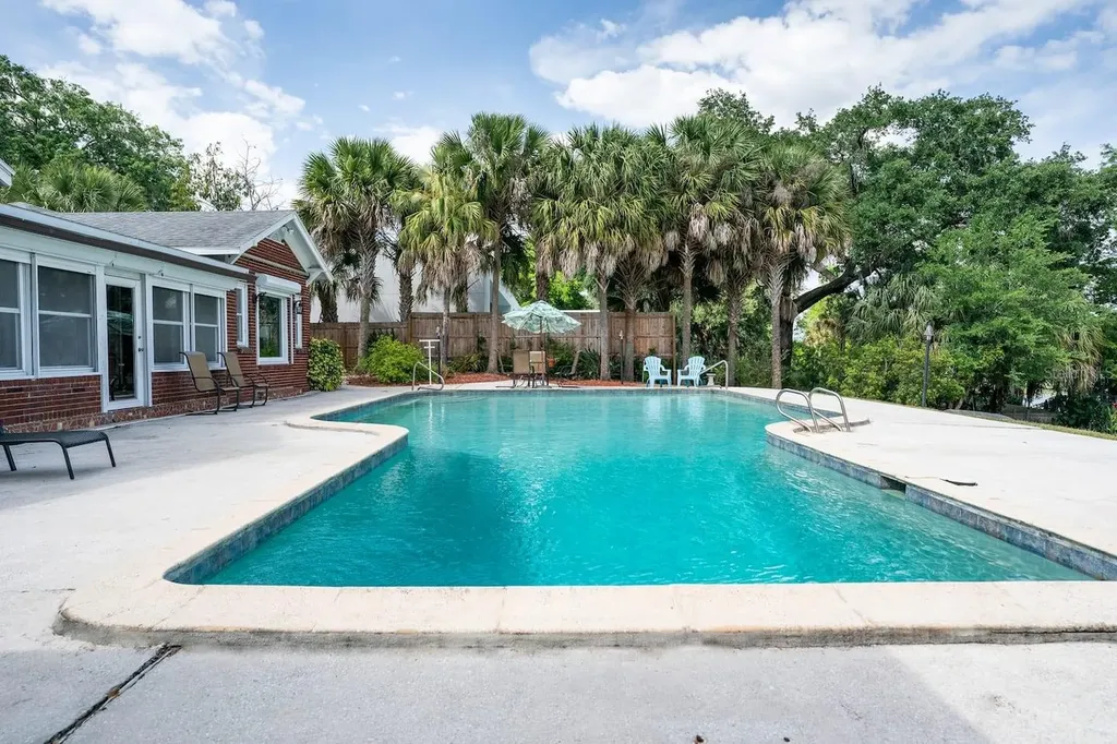 1200 W Lake Otis Drive SE Winter Haven FL 33880