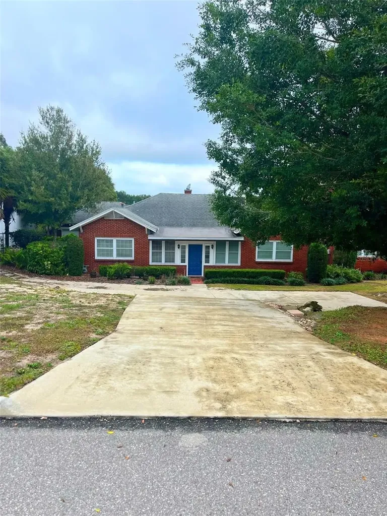 1200 W Lake Otis Drive SE Winter Haven FL 33880