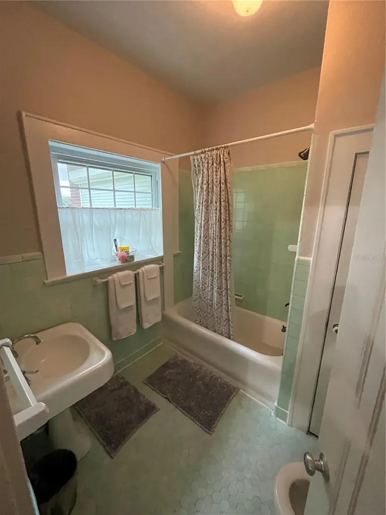 1200 W Lake Otis Drive SE Winter Haven FL 33880