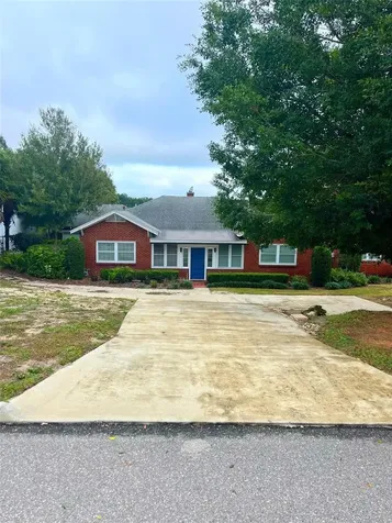 1200 W Lake Otis Drive SE Winter Haven FL 33880