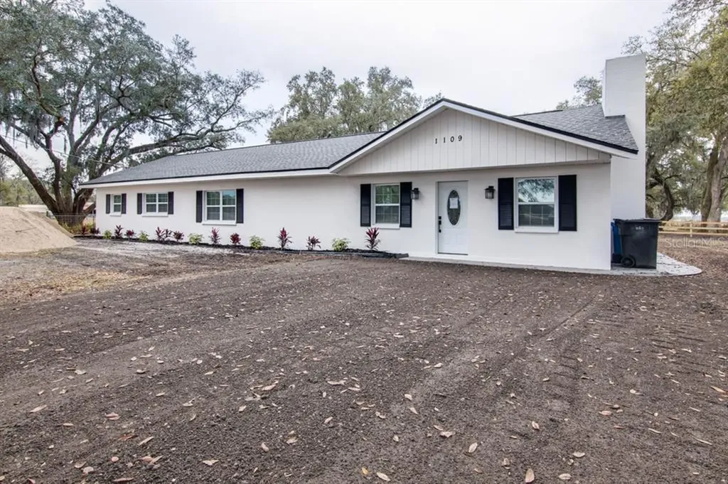 1109 E Knights Griffin Road Plant City FL 33565