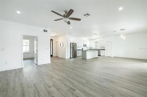 10306 N Myrtle Street Tampa FL 33617