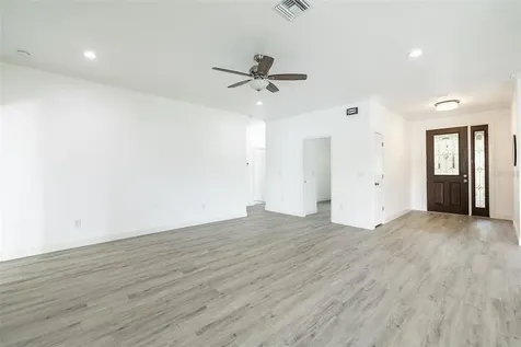 10306 N Myrtle Street Tampa FL 33617