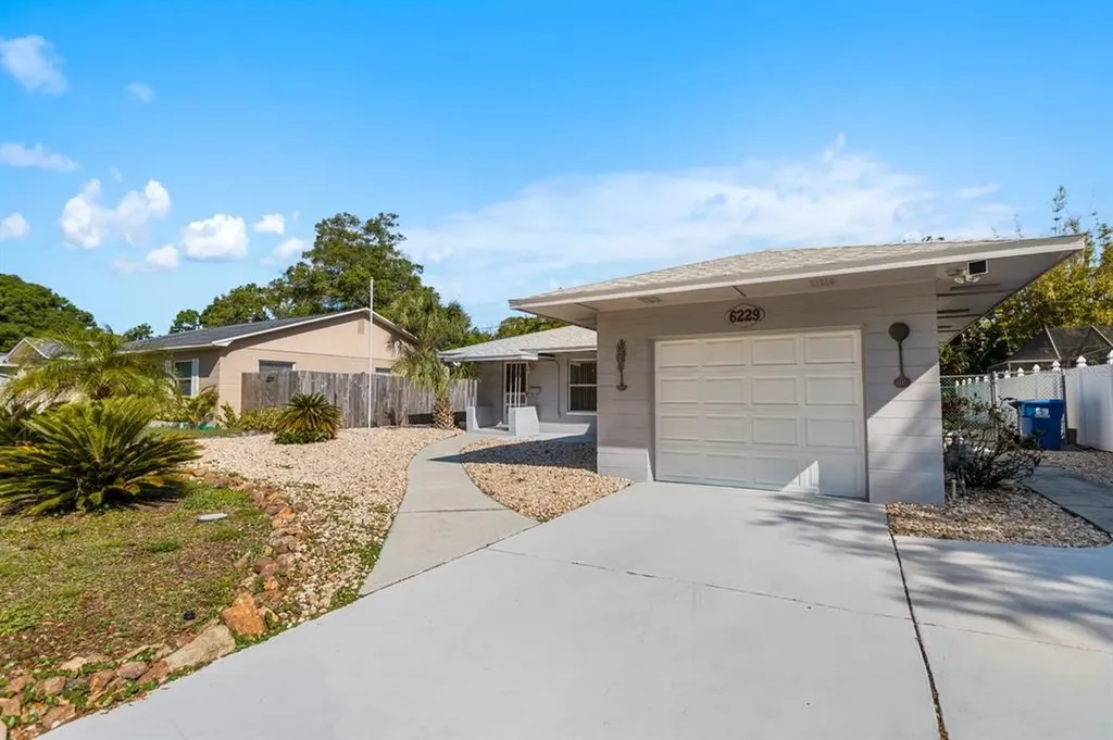 6229 5th Avenue N St Petersburg FL 33710
