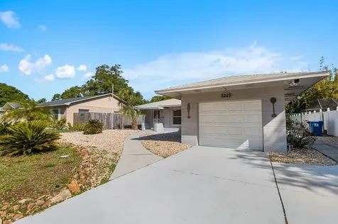 6229 5th Avenue N St Petersburg FL 33710