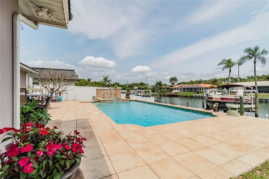 3933 Venetian Way Tampa FL 33634