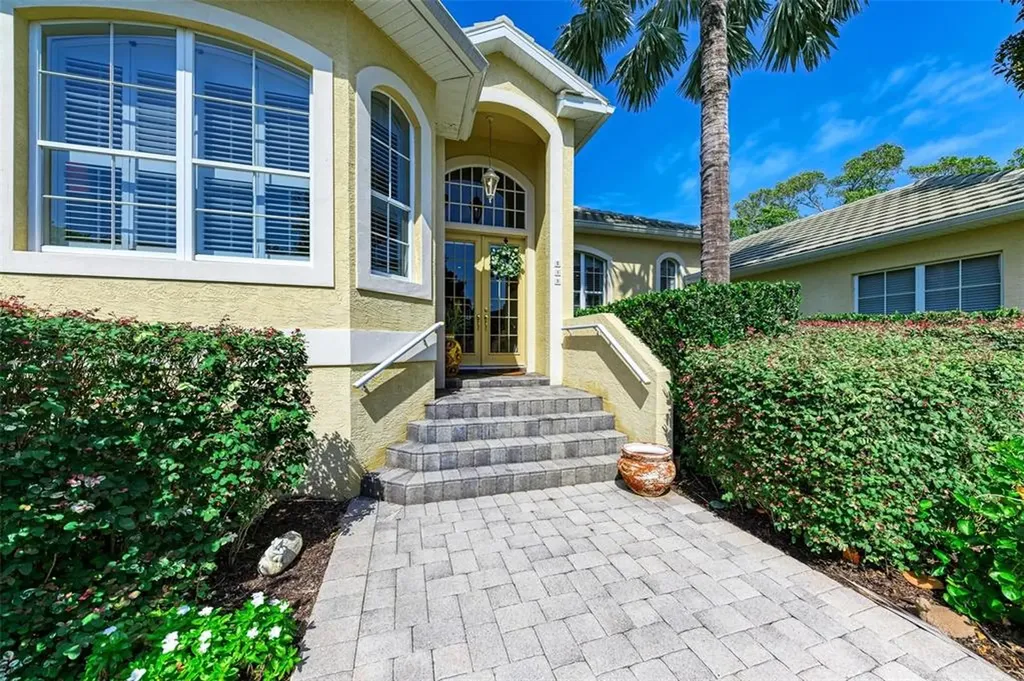 513 Reclinata Drive Longboat Key FL 34228