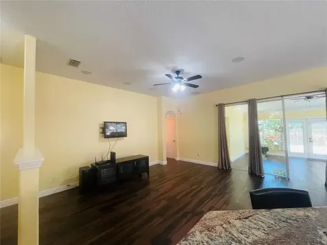 4718 Whispering Wind Avenue Tampa FL 33614