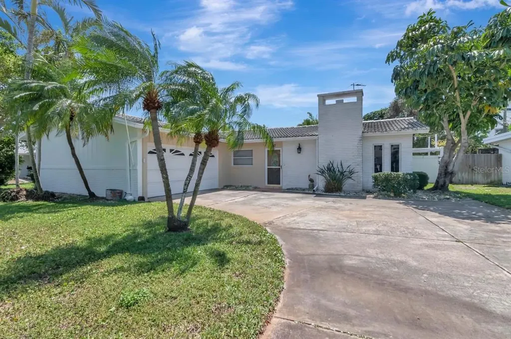 6947 S Shore Drive S South Pasadena FL 33707