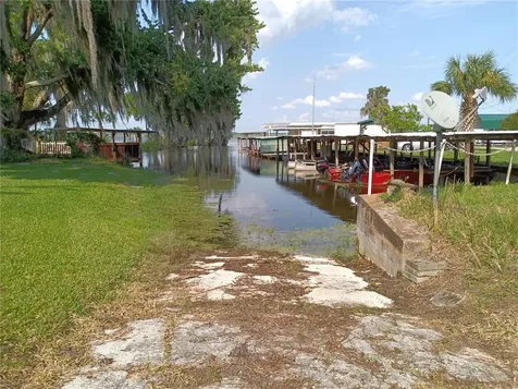 1082 NW 7th Boulevard Lake Panasoffkee FL 33538