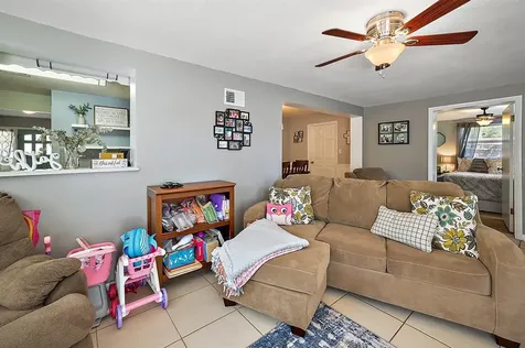 32122 Elizabeth Avenue Tavares FL 32778