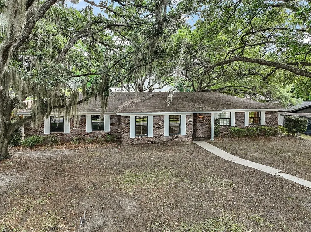 2401 Country Club Road Eustis FL 32726