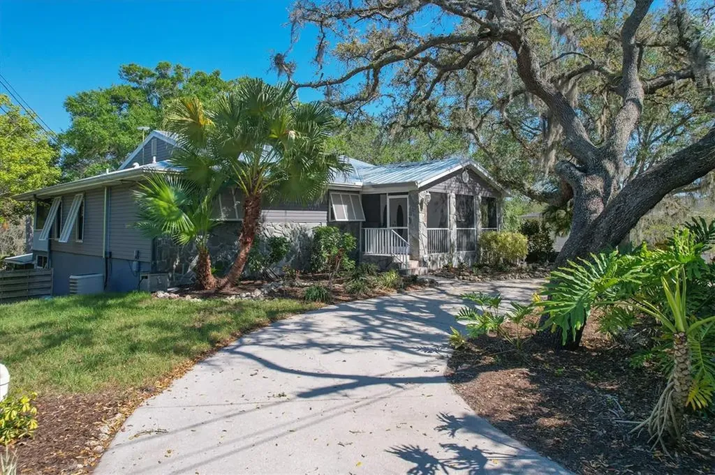 2466 Whippoorwill Circle Sarasota FL 34231