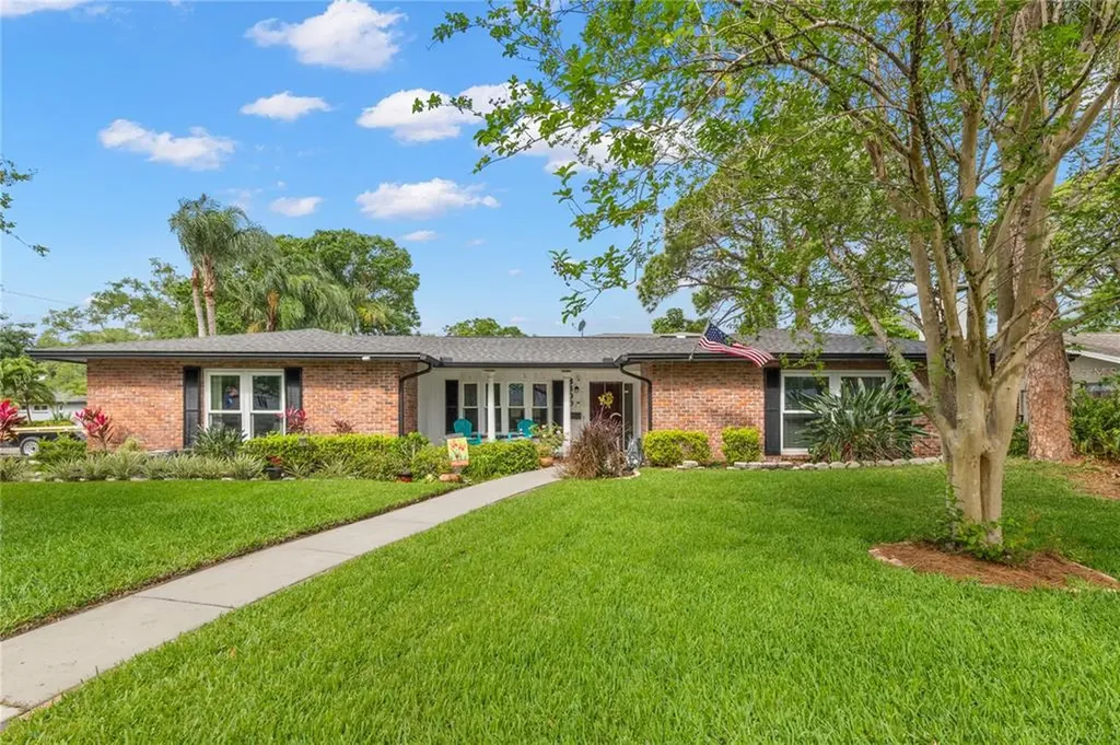 8600 14th Way N St Petersburg FL 33702