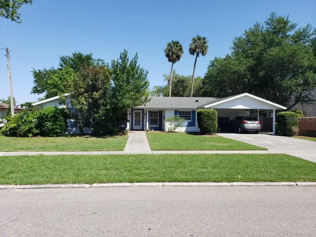 920 Orange Avenue Tavares FL 32778