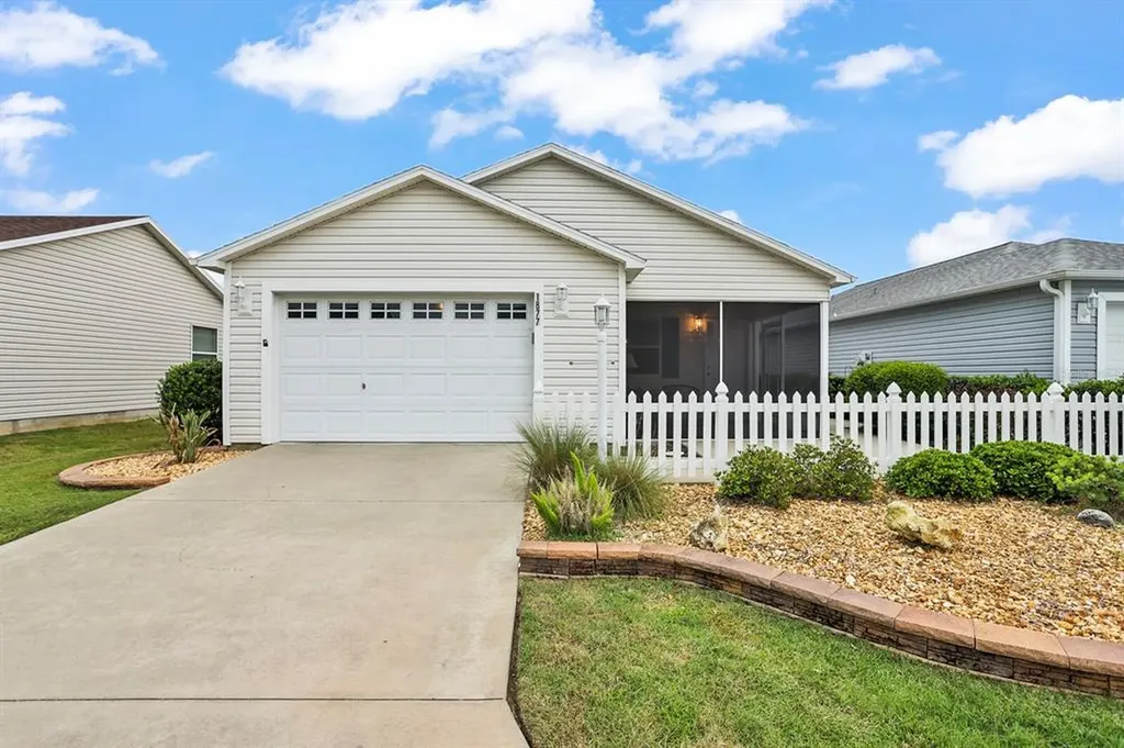 1877 Lone Palm Avenue The Villages FL 32162