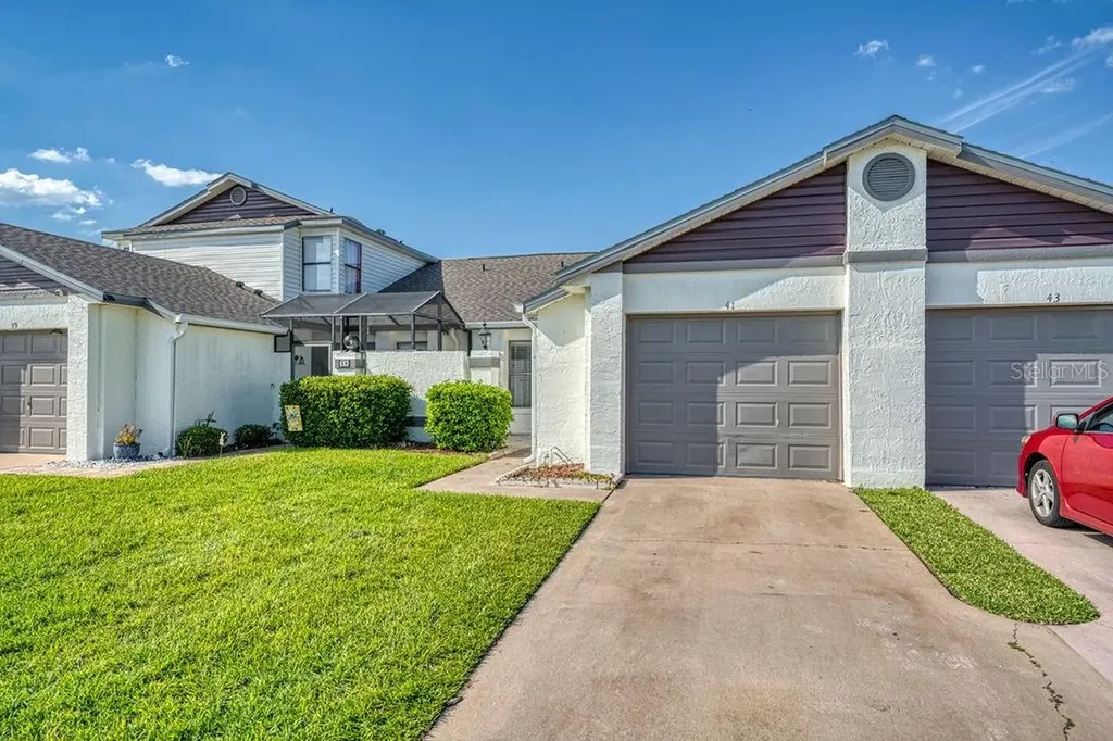 41 Lakepointe Circle Kissimmee FL 34743