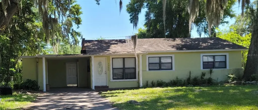 1300 Park Avenue Tavares FL 32778